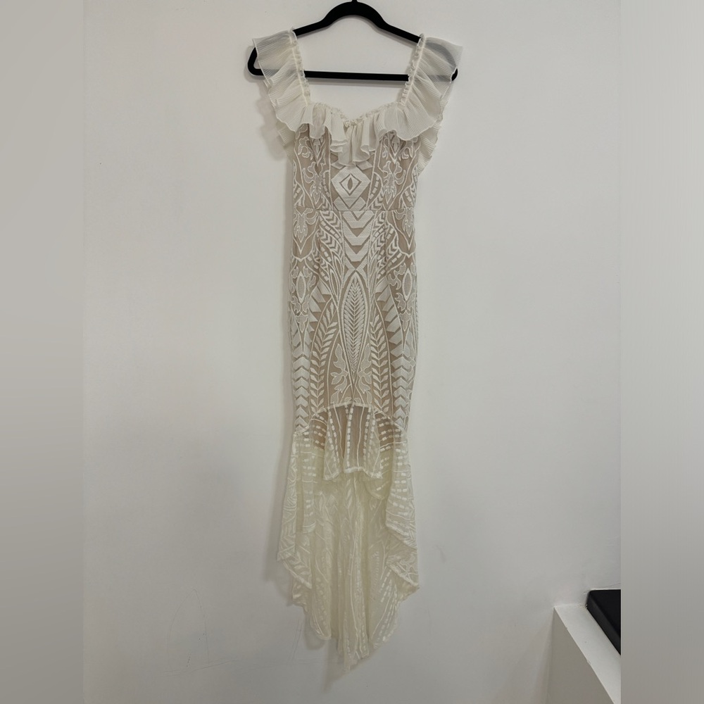 Saint and Secrets DREAMY OFF-SHOULDER HIGH-LOW HEM DRESS WHITE - Picture 3 of 13